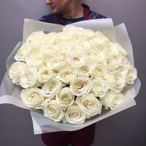 37 Белых Пионовидных Роз