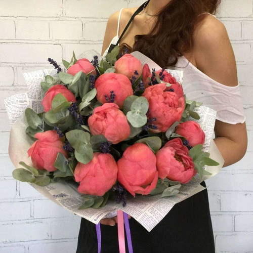 13 Коралловых Пионов с Лавандой